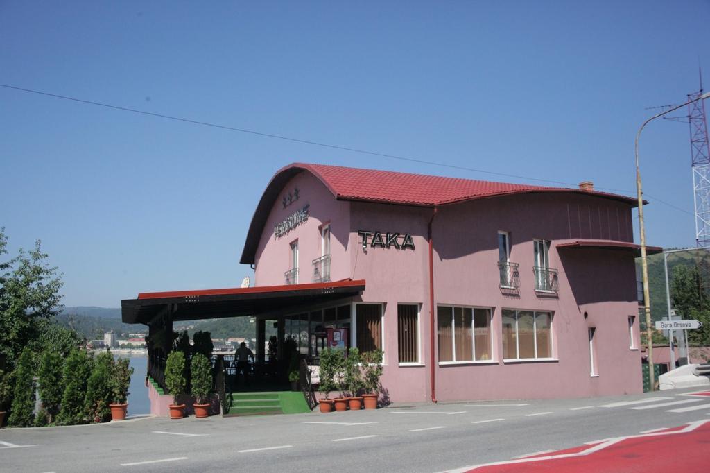 Pensiunea Taka โอร์โชวา ภายนอก รูปภาพ